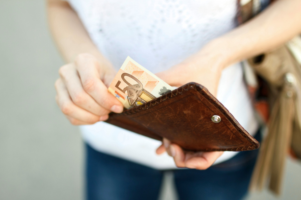 In Luxembourg, 29% of respondents said it was “very important” to have the option to pay with cash; 30% said it was “fairly important. Photo: Shutterstock