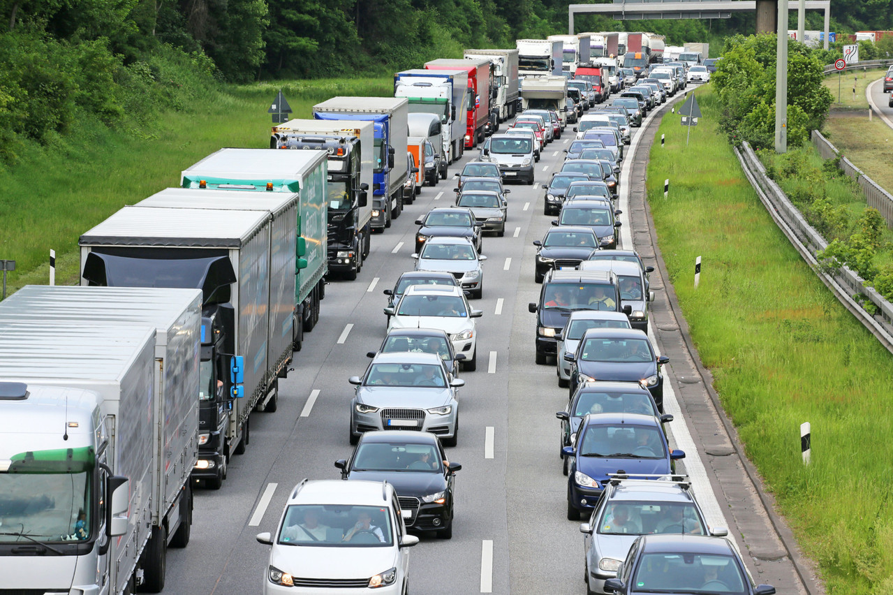 La Métropole de Metz redoute que l’écotaxe, remise au goût du jour la semaine dernière en conseil des ministres, ait pour conséquence une augmentation du trafic des camions en Lorraine. (Photo: Shutterstock)