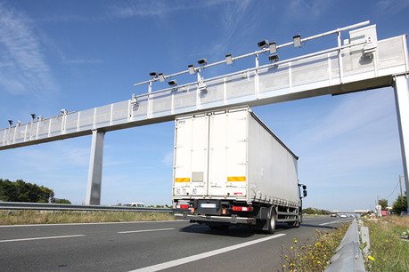 Jusqu’à 12.000 camions empruntent chaque jour l’A31 depuis ou vers le Luxembourg. La LKW-Maut et l’écotaxe alsacienne, entérinées il y a un mois, faisaient craindre un report vers cet axe déjà surchargé. (Photo: DjiggiBodgi.com - Fotolia)