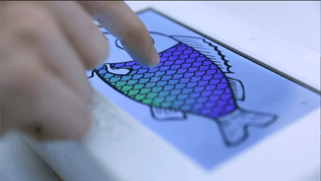 Caresser l’image d’un poisson «à rebrousse-poil» permettrait de sentir ses écailles. Une illustration de ce que les écrans haptiques, très attendus dans la voiture autonome, permettront. (Photo: Hap2U)