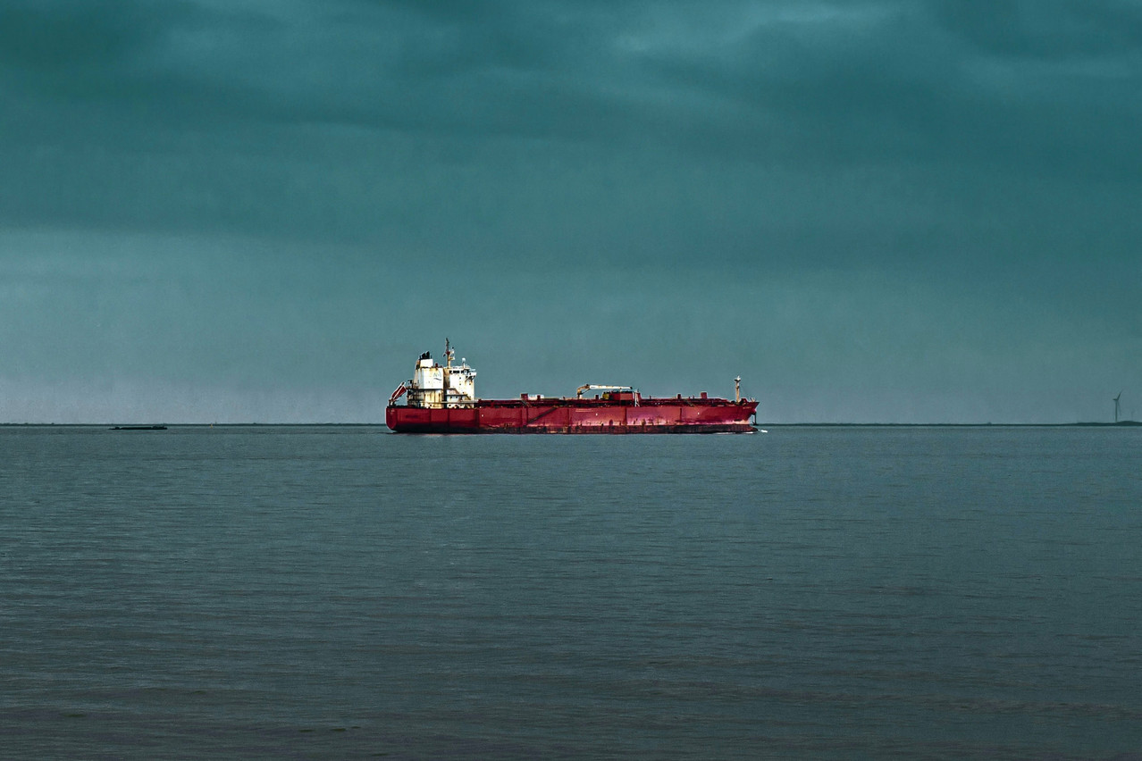 Global oil markets came under pressure this week after sweeping US sanctions on Russian oil producers, shadow fleets and related entities, driving crude to top $81 per barrel on Monday. Photo: Unsplash