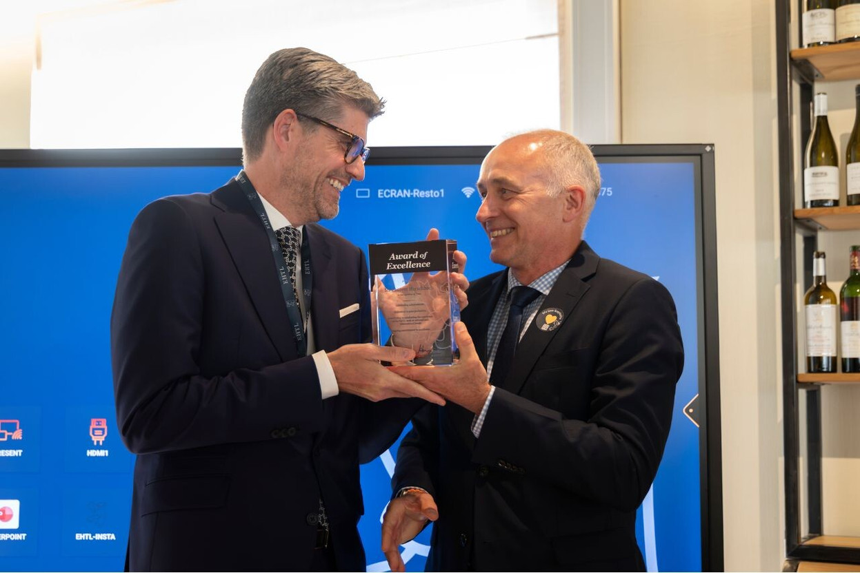 Laurent Herschbach receives the Award of Excellence from Michel Lanners. (Photo: Julie Stamenic)