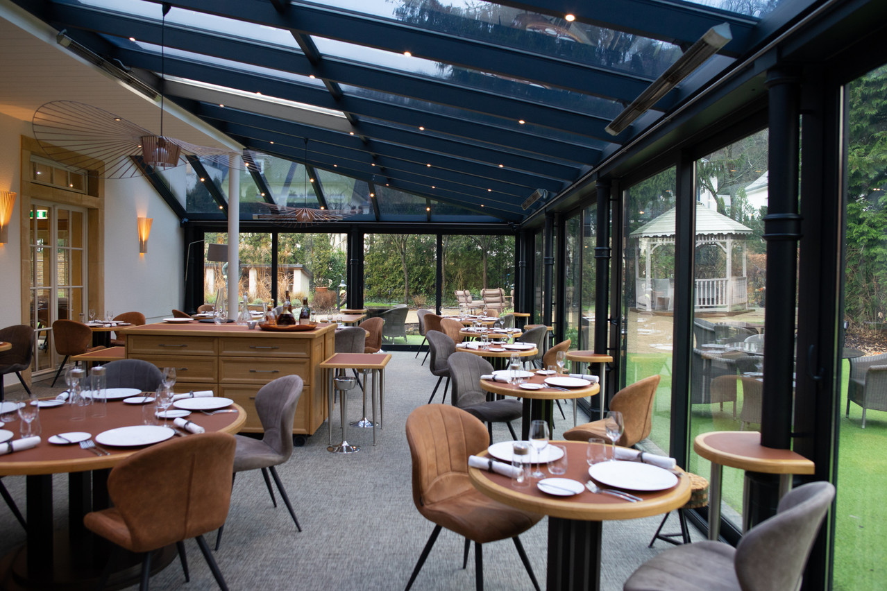 The restaurant’s dining room offers a view of its garden.  Photo: Maison Moderne/Archives