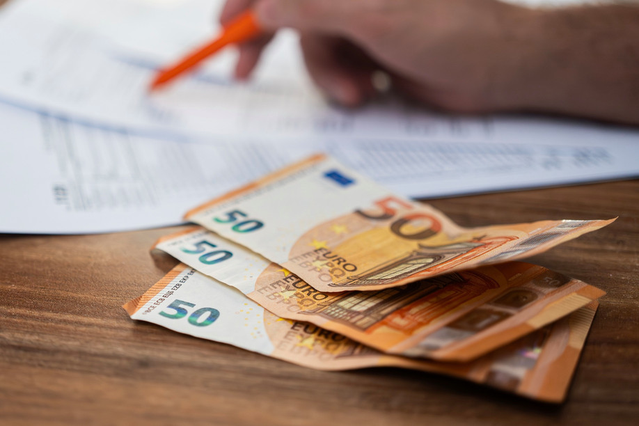 The European Union insurance and pensions supervisor warned that optimistic market pricing and artificial intelligence hype could be masking risks, in its Financial Stability Report published 15 December 2025. Photo: Shutterstock