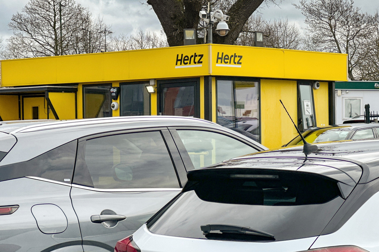 After announcing that it would buy 100,000 Teslas in 2021, Hertz is now selling 30,000 of them because the cost-benefit ratios of these models are unfavourable to the rental company. Photo: Shutterstock