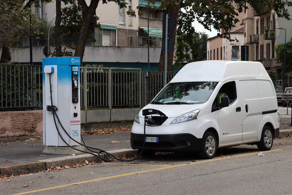 The availability of electric vehicles adapted to the needs of craftsmen remains a significant obstacle. (Photo: Shutterstock)