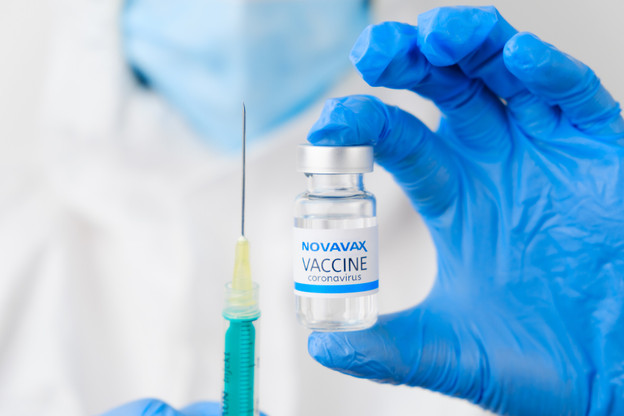 Ce nouveau vaccin est produit sur une base technologique dite «classique». Les études montrent une efficacité vaccinale pour Nuvaxovid d’environ 90%. (Photo: Shutterstock)