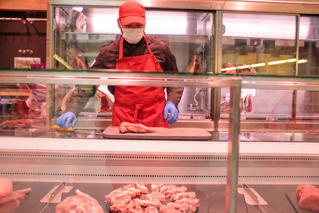 Le secteur de la boucherie recrute en masse. Mais les candidats ne se bousculent pas, malgré un salaire qui peut être attractif. (Photo: Matic Zorman/Maison Moderne)
