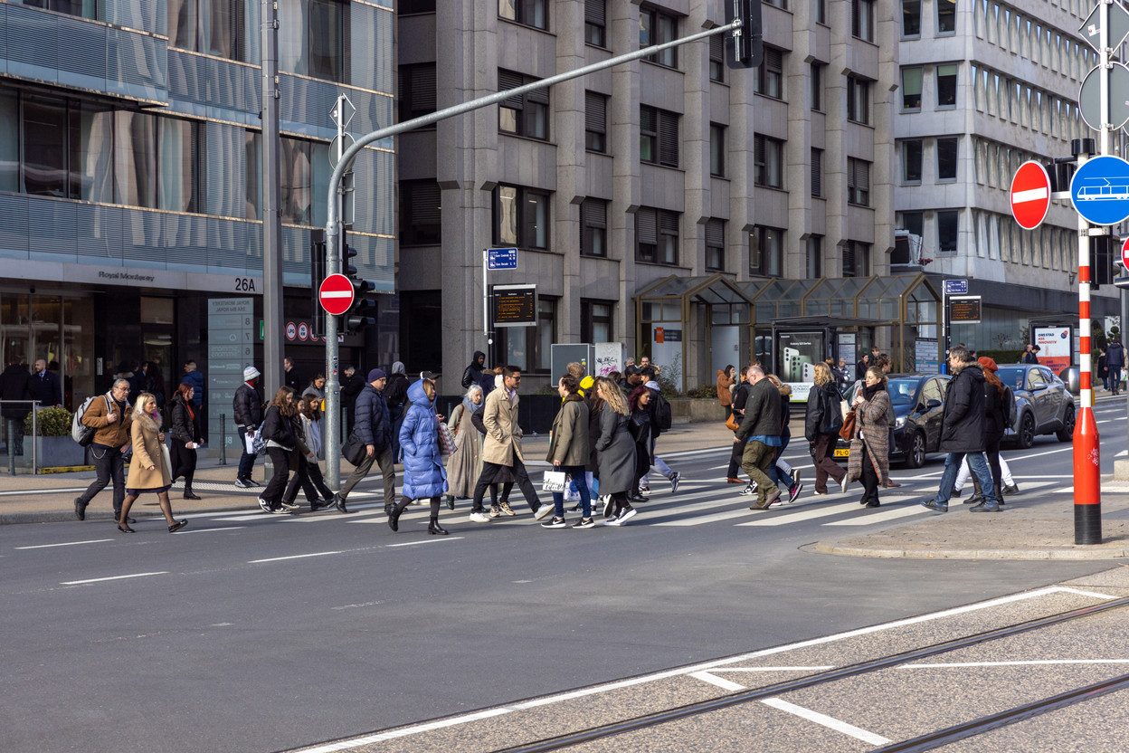 With employment growth at its lowest since 2009--excluding the pandemic--Luxembourg’s economy navigates uncertainties amid forecasts of prolonged unemployment challenges. Photo: Romain Gamba / Maison Moderne