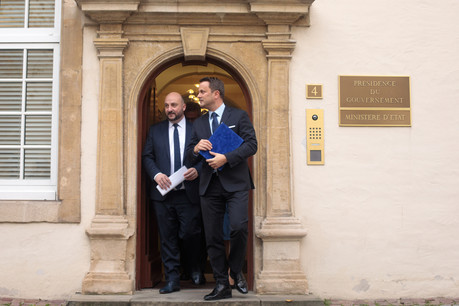 Alors qu’elle vient de fêter sa première année au pouvoir, la deuxième coalition gouvernementale DP-LSAP-Déi Gréng n’est pas en si bonne posture dans l’opinion publique (ici Étienne Schneider et Xavier Bettel le 29 novembre 2018, quelques jours avant la signature de l’acte de coalition du nouveau gouvernement). (Photo: Matic Zorman / Archives)
