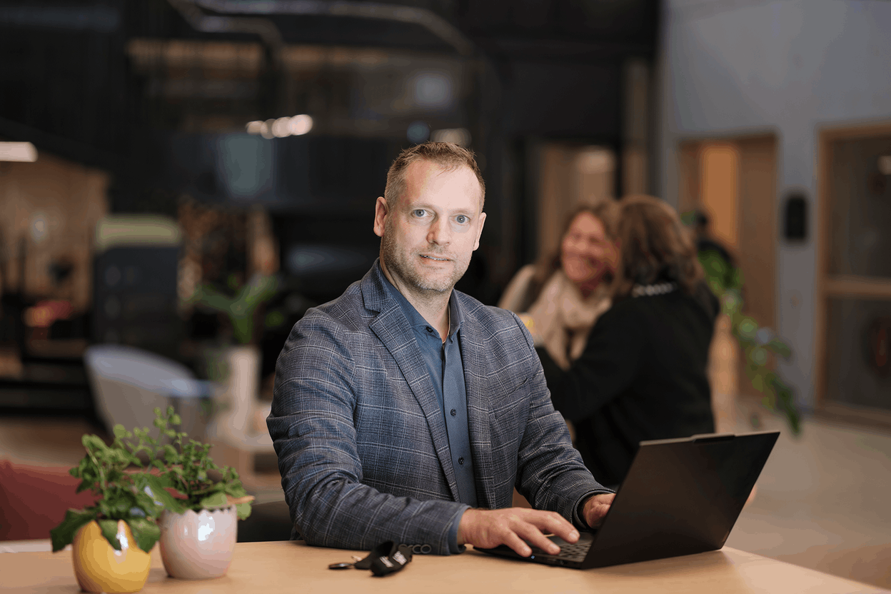 Ralf Köhler, Senior Project Director Environment & Sustainability at LSC360, embodies engineering in the service of dialogue and sustainable transition. Photo: Jan Hanrion (Paperjam)