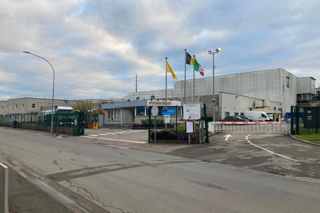L’usine Ferrero Ardennes a été mise à l’arrêt forcé vendredi dernier par les autorités sanitaires belges. Celles-ci mènent actuellement une enquête en parallèle du Parquet du Luxembourg. (Photo: Nicolas Léonard/Paperjam)