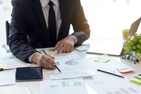 Pour Jeff Mouton, en multipliant les acteurs indépendants, chacun pouvant exercer une surveillance sur l’autre, le client dispose de plus grandes garanties de transparence. (Illustration: Shutterstock)