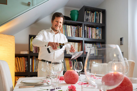 L’organisation de grands dîners est un vrai plaisir pour Thibault de Barsy. (Photo: Andrés Lejona/Maison Moderne)
