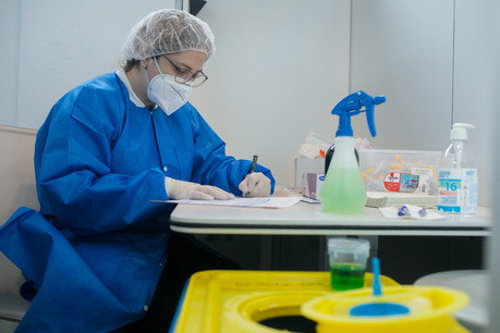 Le nombre de personnes testées positives en une semaine a ainsi diminué de 829 cas la semaine dernière à 727 cas (-12%) du 12 au 18 juillet et le nombre d’infections actives est, quant à lui, passé de 1.498 le 18 juillet contre 1.553 le 11 juillet. (Photo: Matic Zorman/Maison Moderne)