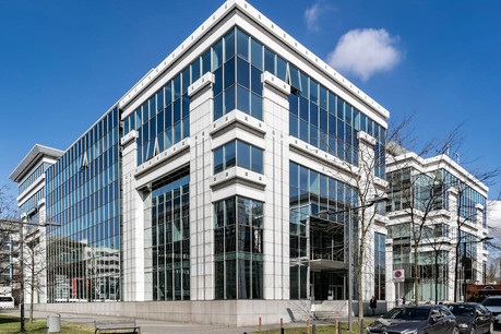 Deux ans après sa reprise, l’immeuble sort du portefeuille de l’investisseur belge. (Photo: Alides Reim)