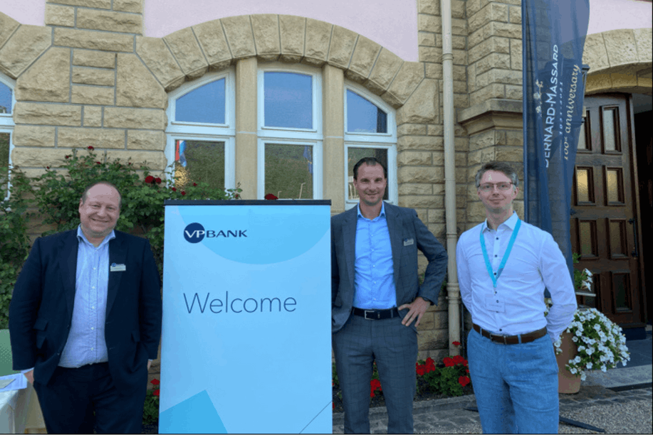 De gauche à droite: Torsten Ries, CEO de VP Fund Solutions (Luxembourg) SA, Alexander Ziehl, CEO de VP Bank (Luxembourg) SA, et Dr Graham Robertson, ingénieur système chez Yuri Lux GmbH.  (Photo: VP Bank Luxembourg SA, Vanessa Brockmueller)