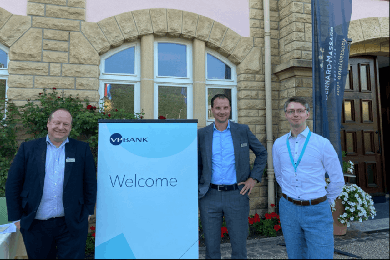 De gauche à droite: Torsten Ries, CEO de VP Fund Solutions (Luxembourg) SA, Alexander Ziehl, CEO de VP Bank (Luxembourg) SA, et Dr Graham Robertson, ingénieur système chez Yuri Lux GmbH. (Photo: VP Bank Luxembourg SA, Vanessa Brockmueller)