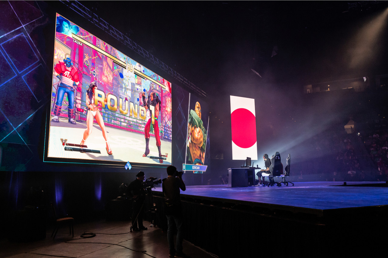 Rencontre acharnée de Street Fighter V, cet été, à Las Vegas. Les droits télé de ces rencontres sur écran géant de jeux vidéo suscitent toutes les convoitises. (Photo: Shutterstock)