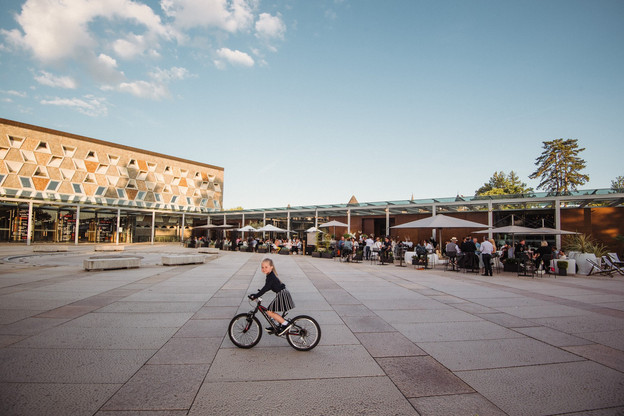 La terrasse de la Brasserie Schuman, devant le Grand Théâtre de Luxembourg, a été un des points de rendez-vous les plus courus du moment. (Photo: Nader Ghavami)