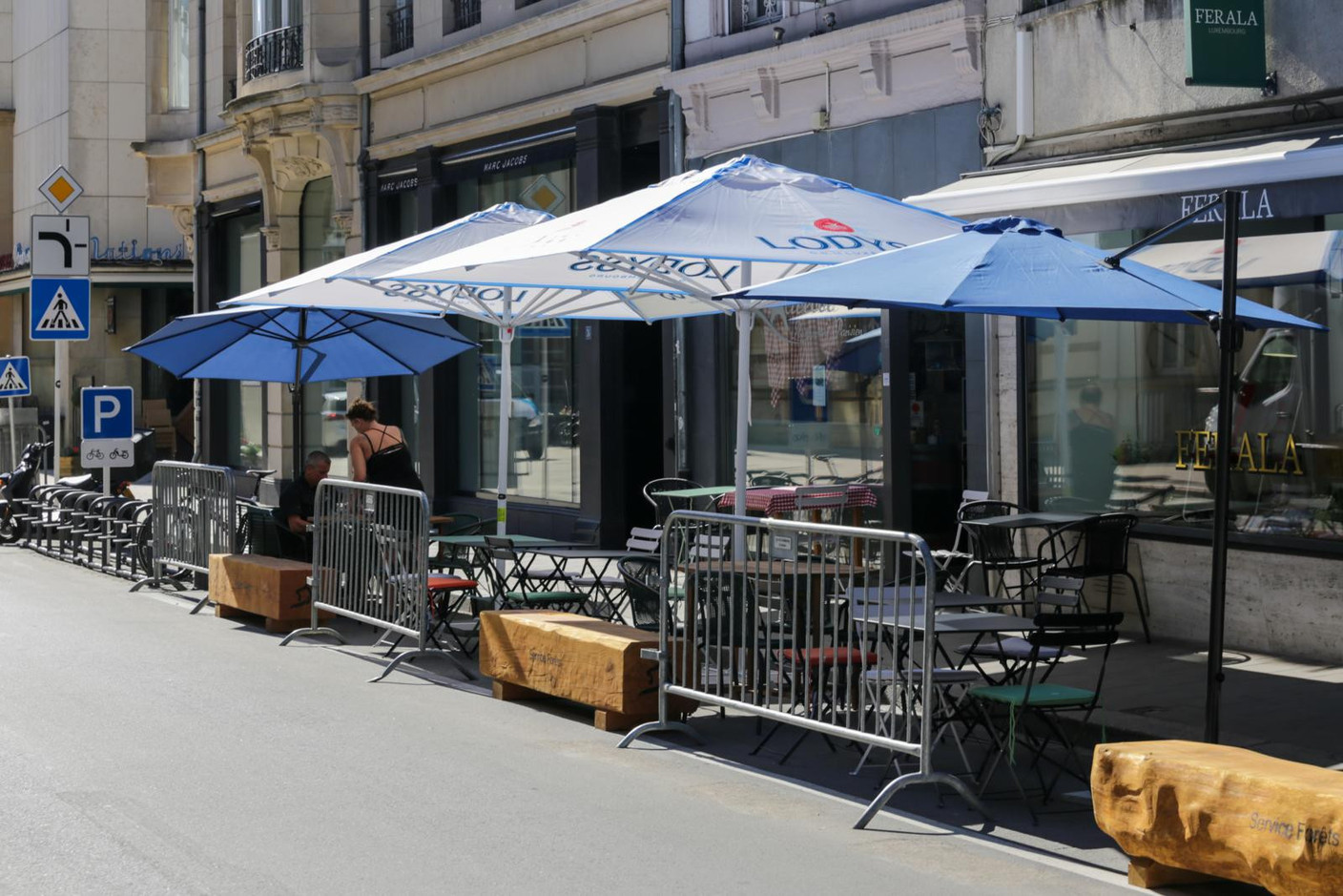 Lors du déconfinement, la Ville de Luxembourg a alloué des places de parking de la rue Notre-Dame à la création de terrasses éphémères pour les bars et restaurants de la rue. (Photo: Romain Gamba)