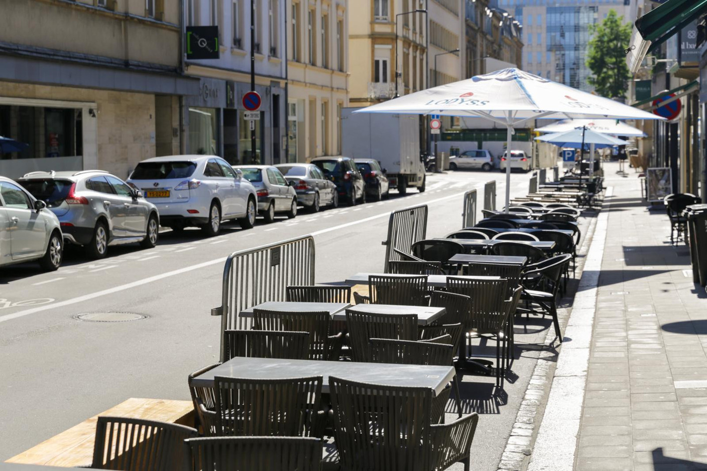 Lors du déconfinement, la Ville de Luxembourg a alloué des places de parking de la rue Notre-Dame à la création de terrasses éphémères pour les bars et restaurants de la rue. (Photo: Romain Gamba) 