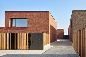 Les maisons présentent des revêtements de façade en briques. (Photo: Lukas Roth)
