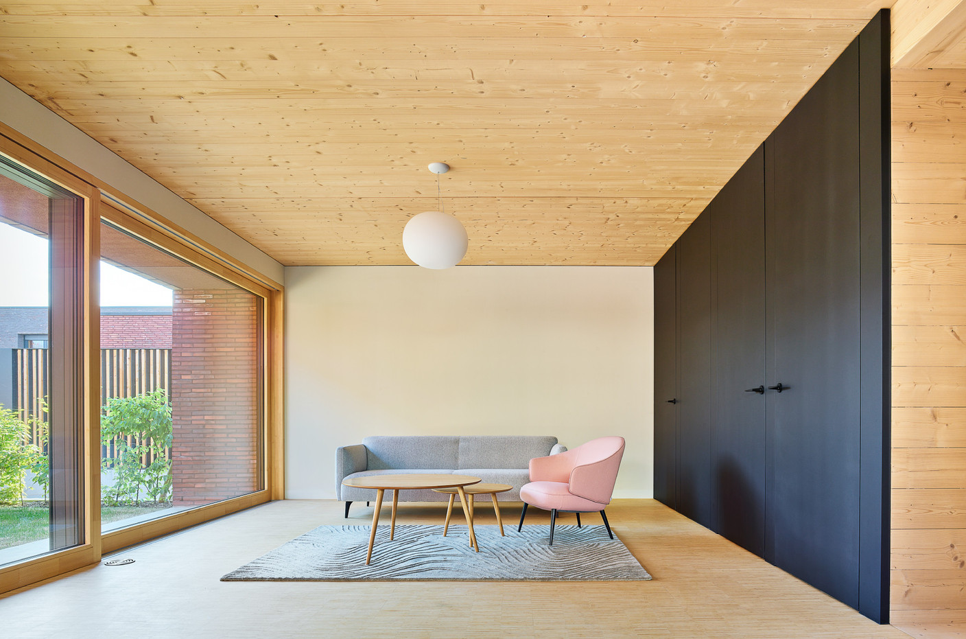 Trois maisons témoins ont été construites pour les futurs acquéreurs. (Photo: Lukas Roth)