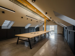 Vue des bureaux de Pall Center. ((Photo: Nader Ghavami))