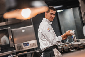 Le chef Benoît Potdevin, 36 ans, avait officié auparavant auprès d’un autre étoilé, Christophe Dufossé. (Photo: Domaine de la Klauss)