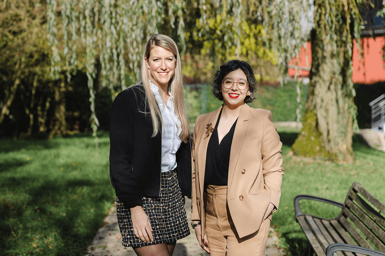 Caroline Depresseux, responsable activités d’appui de l’indépendance (AAI). / Emeline Mertens, responsable du réseau de santé mentale et handicap (SaMH).  Photo : (Maison Moderne)