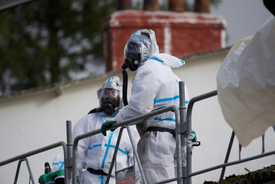 Asbestos exposure is a common risk for people in the construction and waste management sectors, something the European Commission wants to stop. Photo: Shutterstock