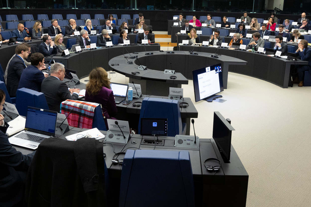 Negotiators from the European Parliament and the EU member states adopted an agreement in trialogue on Sunday 18 December 2022 to phase out the free ‘rights to pollute’ allocated to industry. (Photo: European Union 2022 - Source: EP)