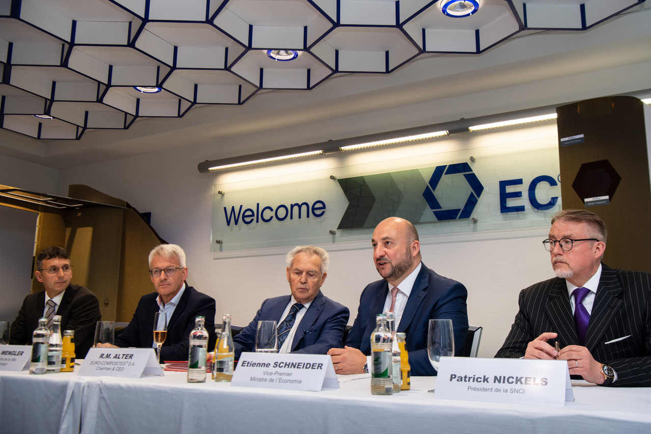 Euro-Composites, le gouvernement, représenté par le ministre de l’Économie Étienne Schneider, la Ville d’Echternach et la SNCI ont signé une convention à l’occasion de cet investissement. (Photo: Nader Ghavami)