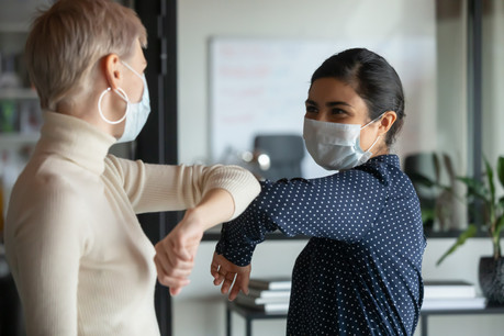 Au-delà des gestes barrières, avant que l’automne n’arrive, et, avec lui, une vie plus à l’intérieur, les autorités européennes doivent durcir les mesures pour protéger les plus vulnérables. (Photo: Shutterstock)