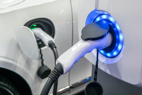 L’UE est loin de ses objectifs. Pour atteindre celui d’un million de bornes de recharge en Europe d’ici 2025, il faudrait installer 3.000 bornes par semaine. (Photo: Shutterstock)