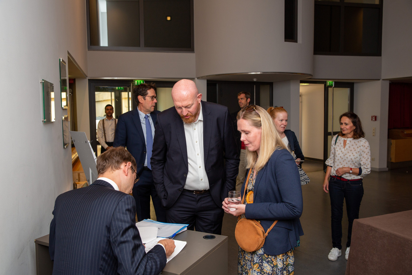 Guests arriving for the lecture Photo: Romain Gamba / Maison Moderne