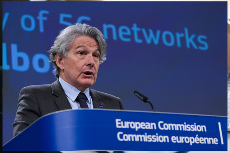 Le commissaire au Marché intérieur, Thierry Breton, et la vice-présidente en charge de la Concurrence, Margrethe Vestager, ont présenté un nouveau cadre pour mieux lutter contre les dérives des géants du net. (Photo: Shutterstock)