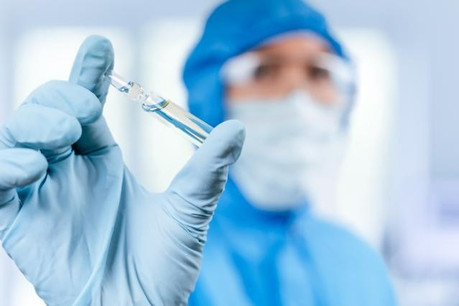 La firme allemande s’est engagée à fournir un premier lot de 225 millions de doses. (Photo: Commission européenne)