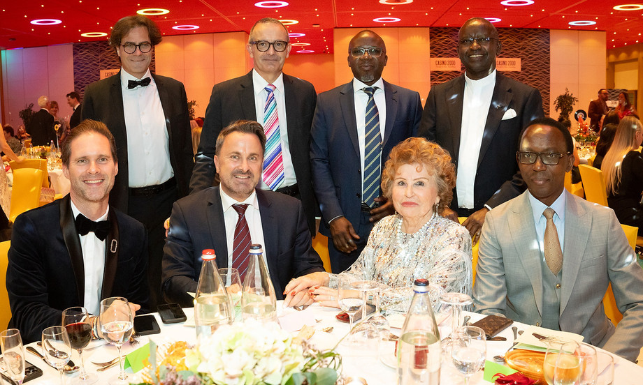 Seated: Gauthier Destenay; Xavier Bettel, Luxembourg’s foreign affairs minister (DP); Luisella Moreschi, Rwanda’s honorary consul in Luxembourg; André Bucuyna, chargé d’affaires of the Rwandan embassy to Belgium and Luxembourg. Standing: François Blanchot; Fabrice Tupin; Abbé Joseph Bandora; Abbé Pierre Habarurema, chair of Femmes Développement ASBL. Photo: Claude Piscitelli/Femmes Développement