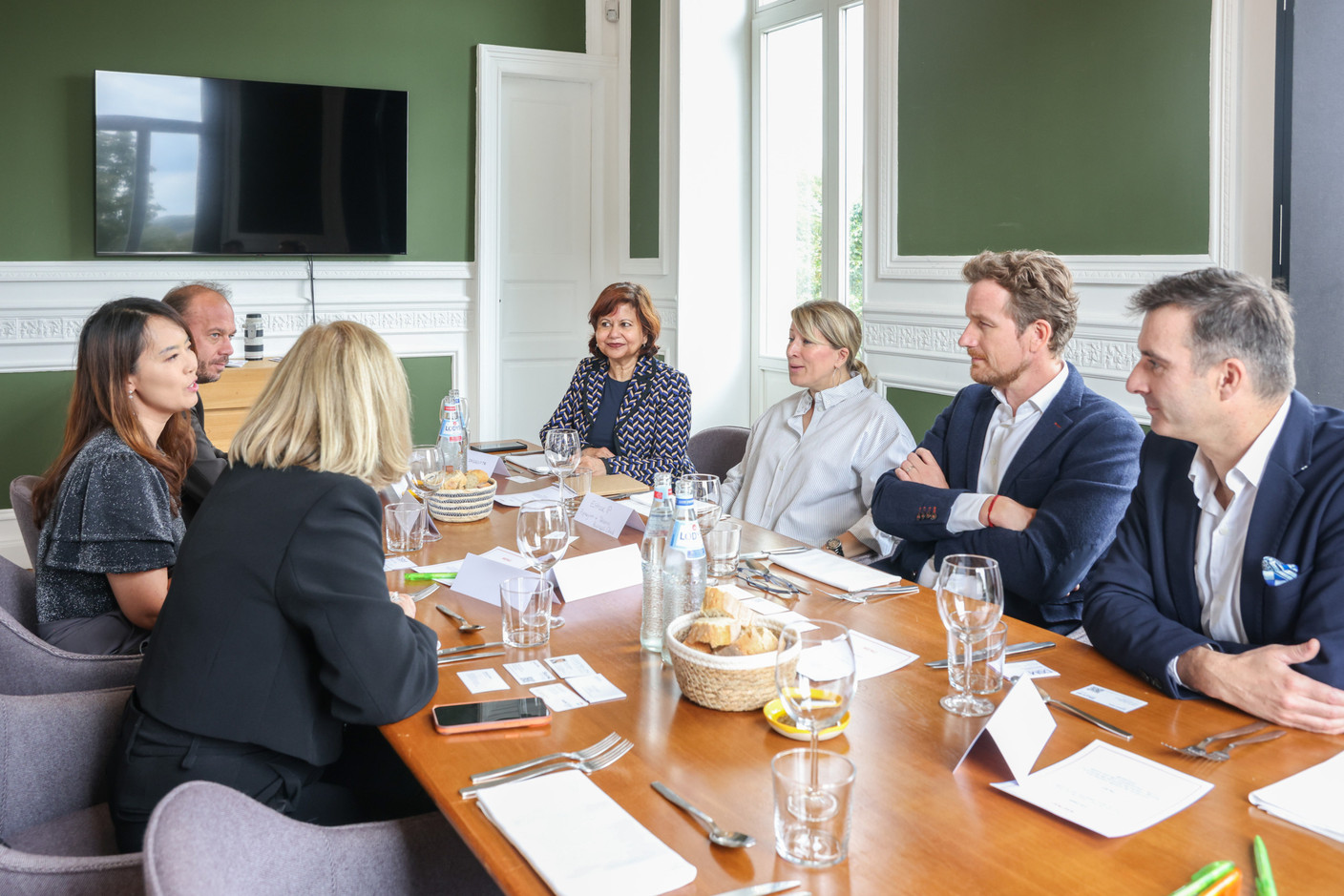 Aurélia Feltz (Beelex), Soyeh Kim (Skying), Nicolas Hurlin (The Recruiter), Niv Dasgupta (LOGIXtech Solutions), Esther Pierard (Paperjam+Delano Business Club), Patrick Van Egmond (LuxMobility) and Renaud Le Squeren (DSM Avocats à la Cour) at a TGIF lunch on 29 September 2023. Photo: Marie Russillo/Maison Moderne