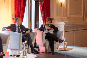 Michel Wurth, président du conseil d’administration d’ArcelorMittal Luxembourg, et Michèle Detaille lors de la table ronde. (Photo: Romain Gamba/Maison Moderne)
