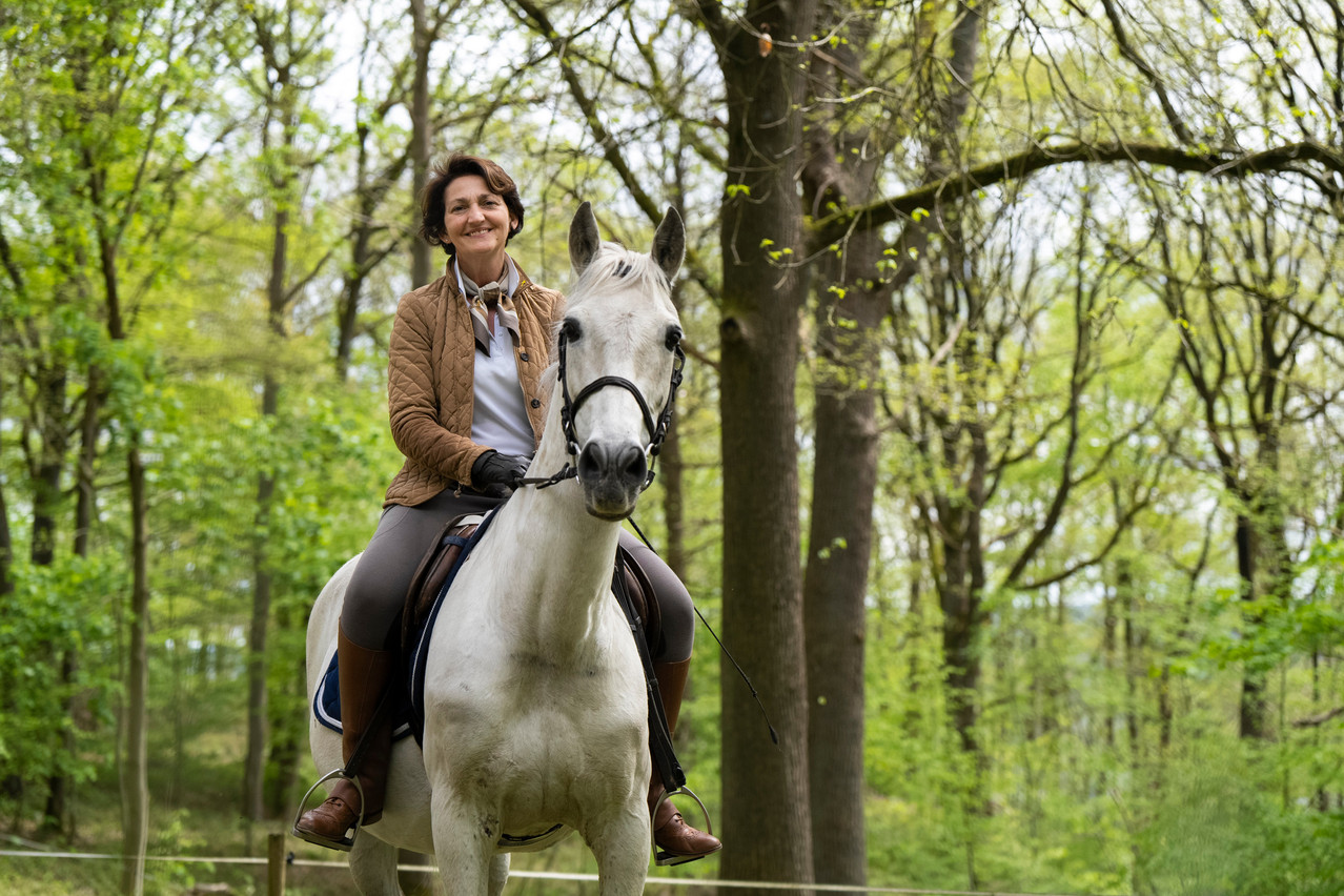 La passion de Fabienne Bozet pour l’équitation se poursuit dans son quotidien avec ses deux chevaux. (Photo: Anthony Dehez)