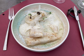Un délicieux Saint-Pierre, avec sa sauce généreuse. (Photo: Céline Coubray)