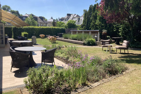 Le restaurant dispose d’un vaste jardin en plein centre-ville. (Photo: Céline Coubray)