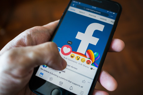 Quand Facebook transfère des données personnelles européennes aux États-Unis, les utilisateurs en perdent le contrôle, ce qui est non conforme avec les garanties offertes par le RGPD. (Photo: Shutterstock)