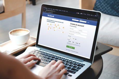 Le rachat d’Instagram et de WhatsApp par Facebook aurait été une manière d’écraser la concurrence. (Photo: Shutterstock)