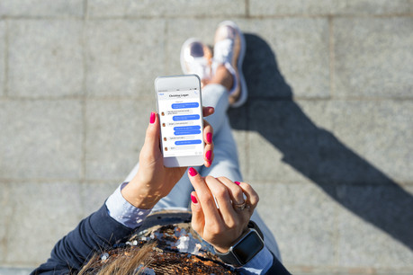 Face à la dizaine d’enquêtes qui menacent Facebook, WhatsApp ou Instagram, le groupe Meta a mis un milliard d’euros de côté pour payer d’éventuelles amendes. (Photo: Shutterstock)