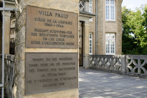 It took until 2016 for the outside of the building to acknowledge the deportation of Jews from Luxembourg organised from Villa Pauly Matic Zorman / Maison Moderne