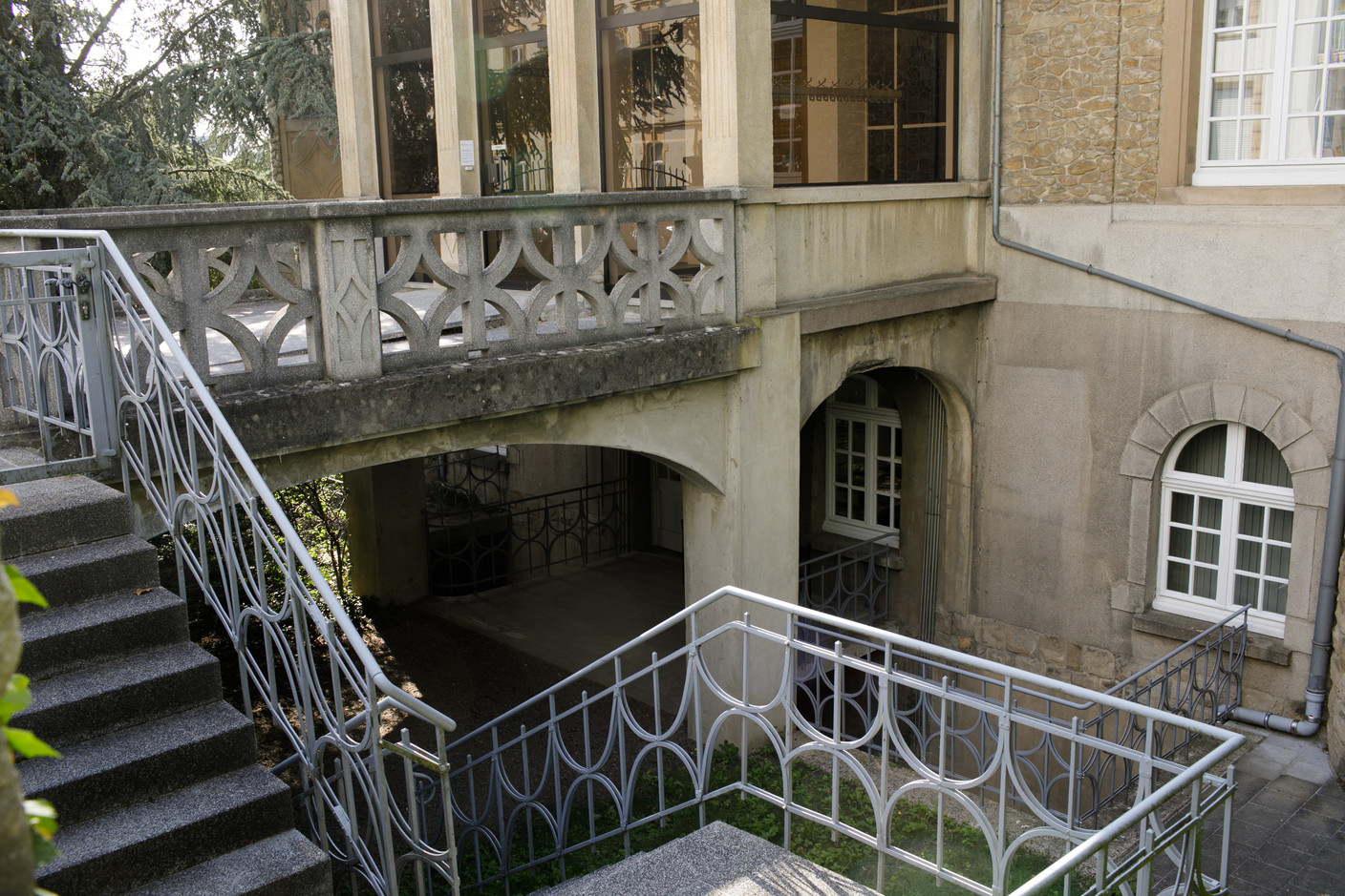 View of the outside facing Boulevard de la Pétrussse Matic Zorman / Maison Moderne